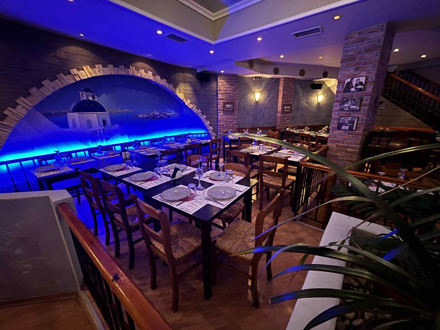 The island-style mural and stone arch at Karnagio... meta mousikis